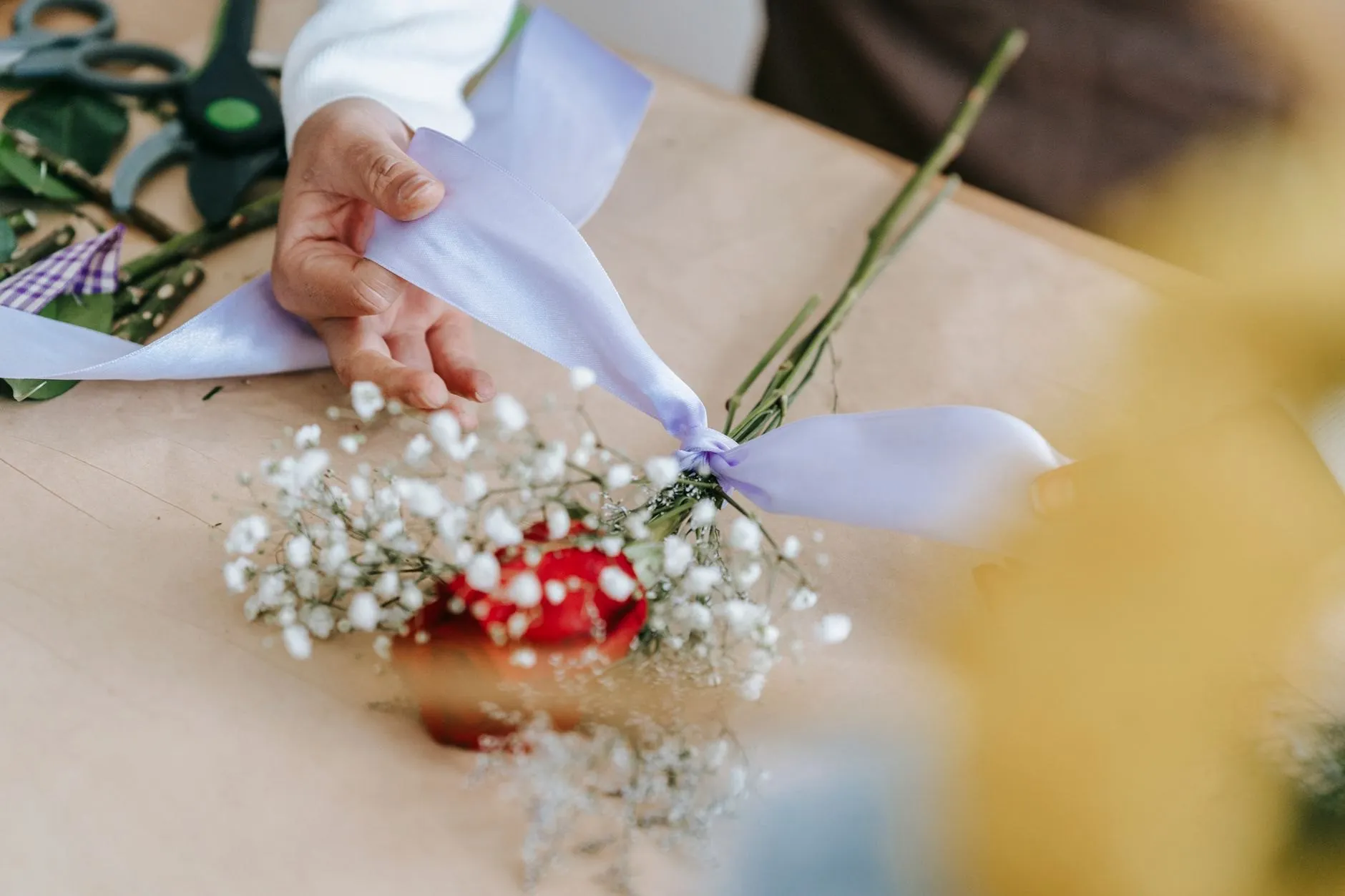 Built in a spiral in the hand, so the bouquet stands up on its own in any vase.